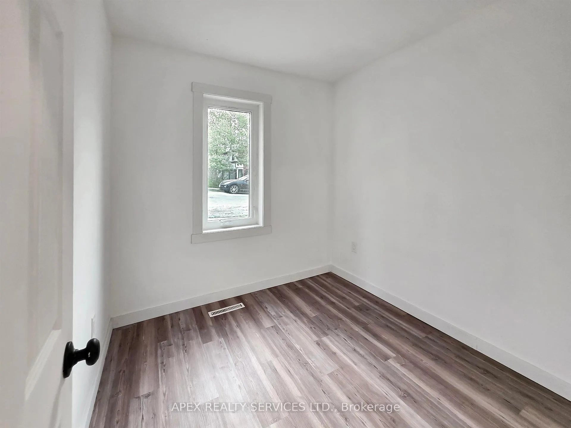 Photo 12 of 507 Fourth Avenue South, Kenora, Lakeside — HOMEH