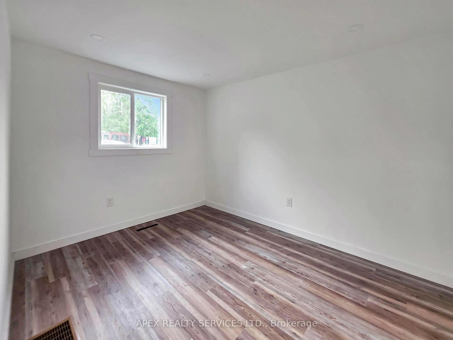 Photo 14 of 507 Fourth Avenue South, Kenora, Lakeside — HOMEH