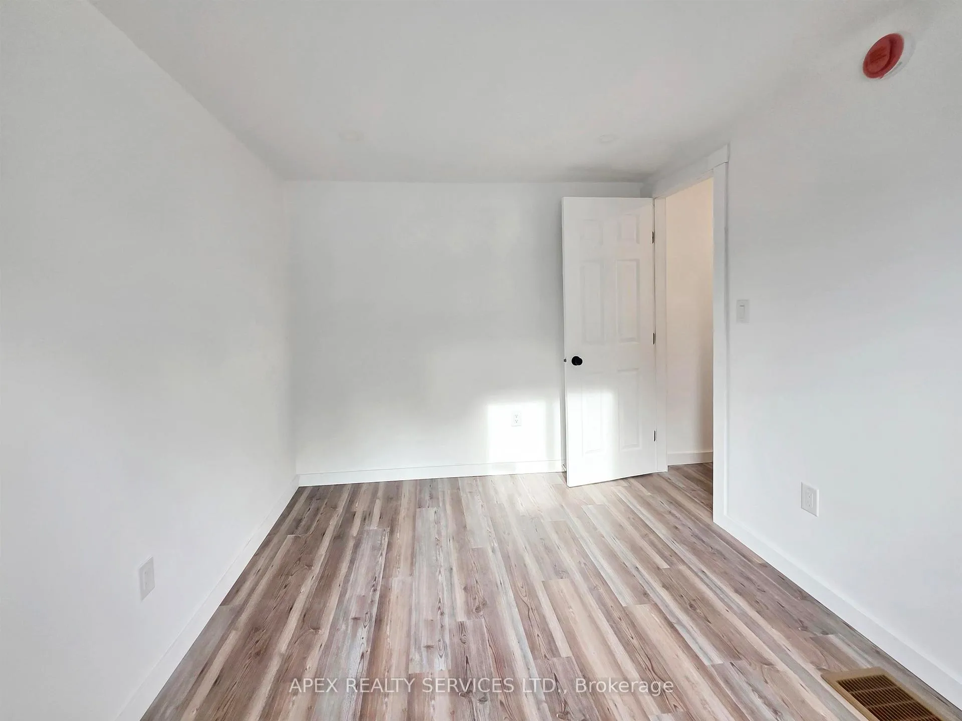 Photo 15 of 507 Fourth Avenue South, Kenora, Lakeside — HOMEH