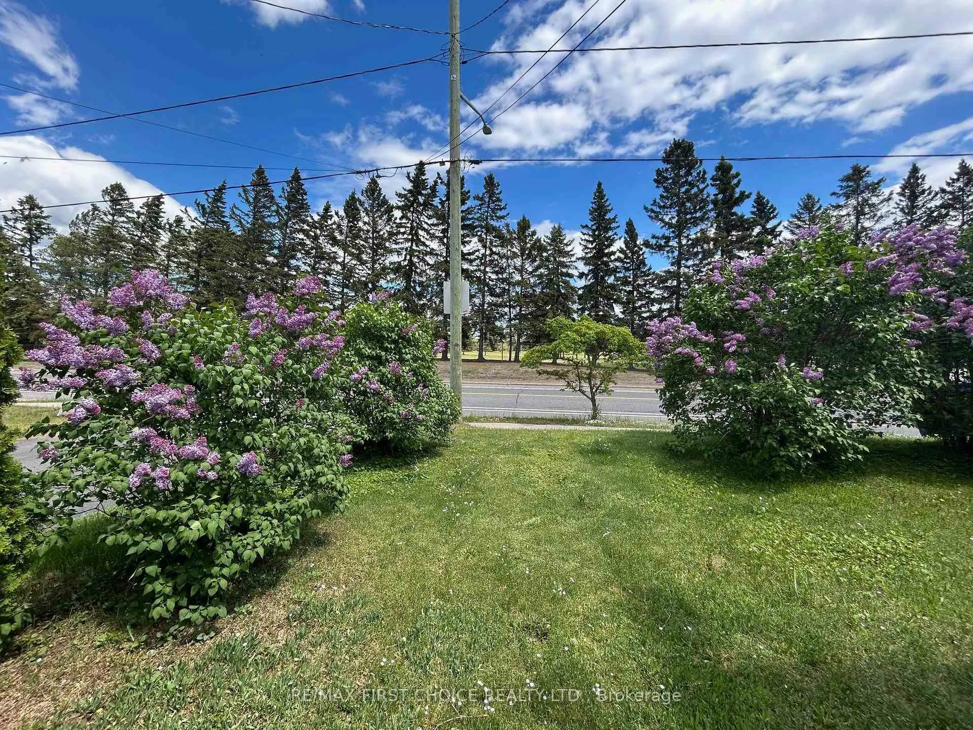 Photo 2 of 523 Hodder Avenue, Thunder Bay, Current River — HOMEH