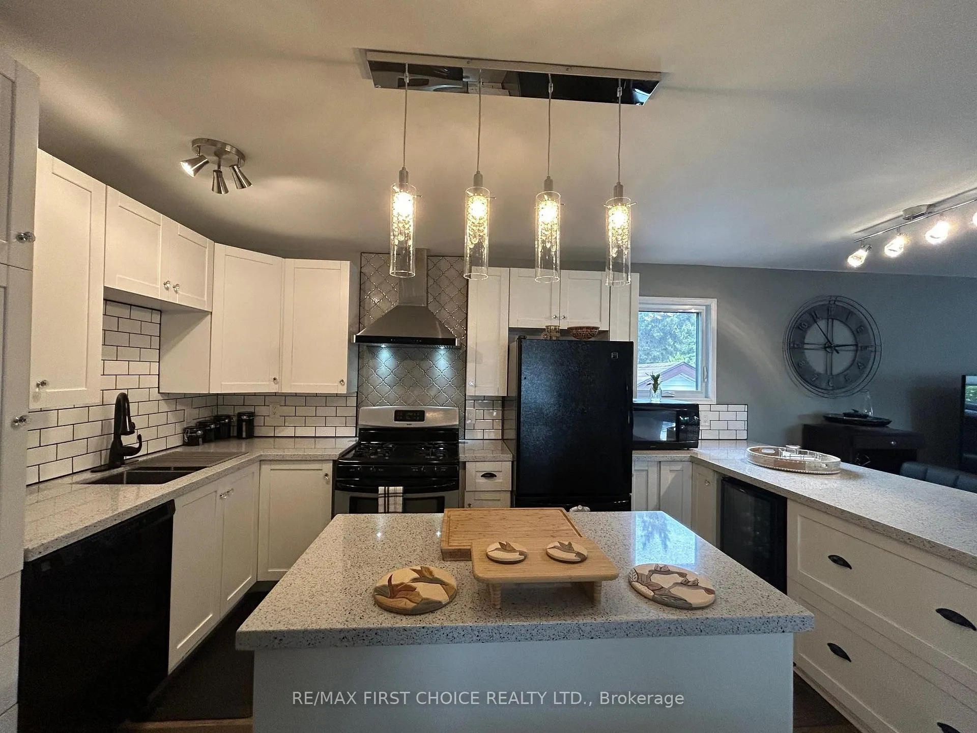 Photo 6 of 523 Hodder Avenue, Thunder Bay, Current River — HOMEH