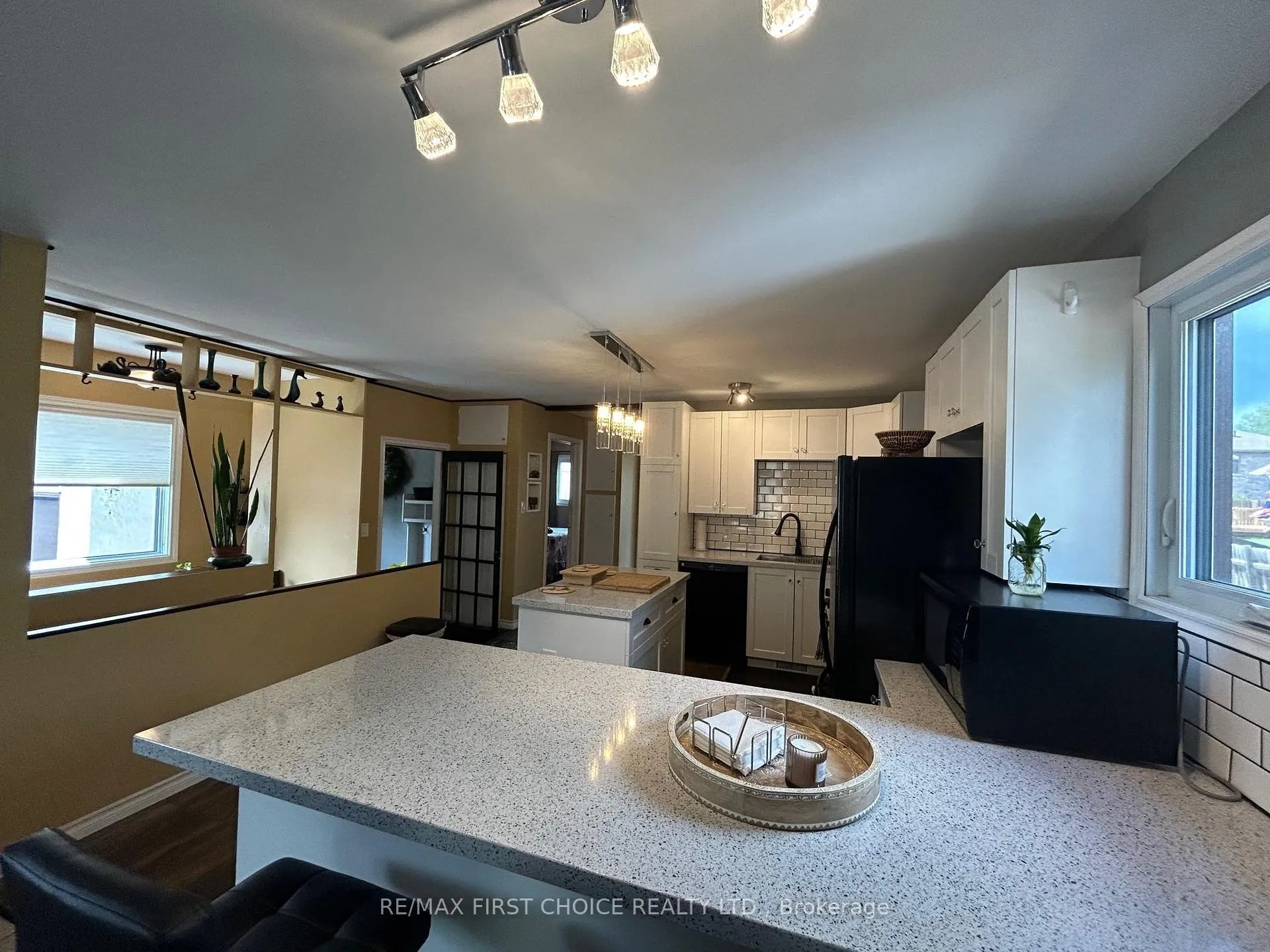 Photo 10 of 523 Hodder Avenue, Thunder Bay, Current River — HOMEH