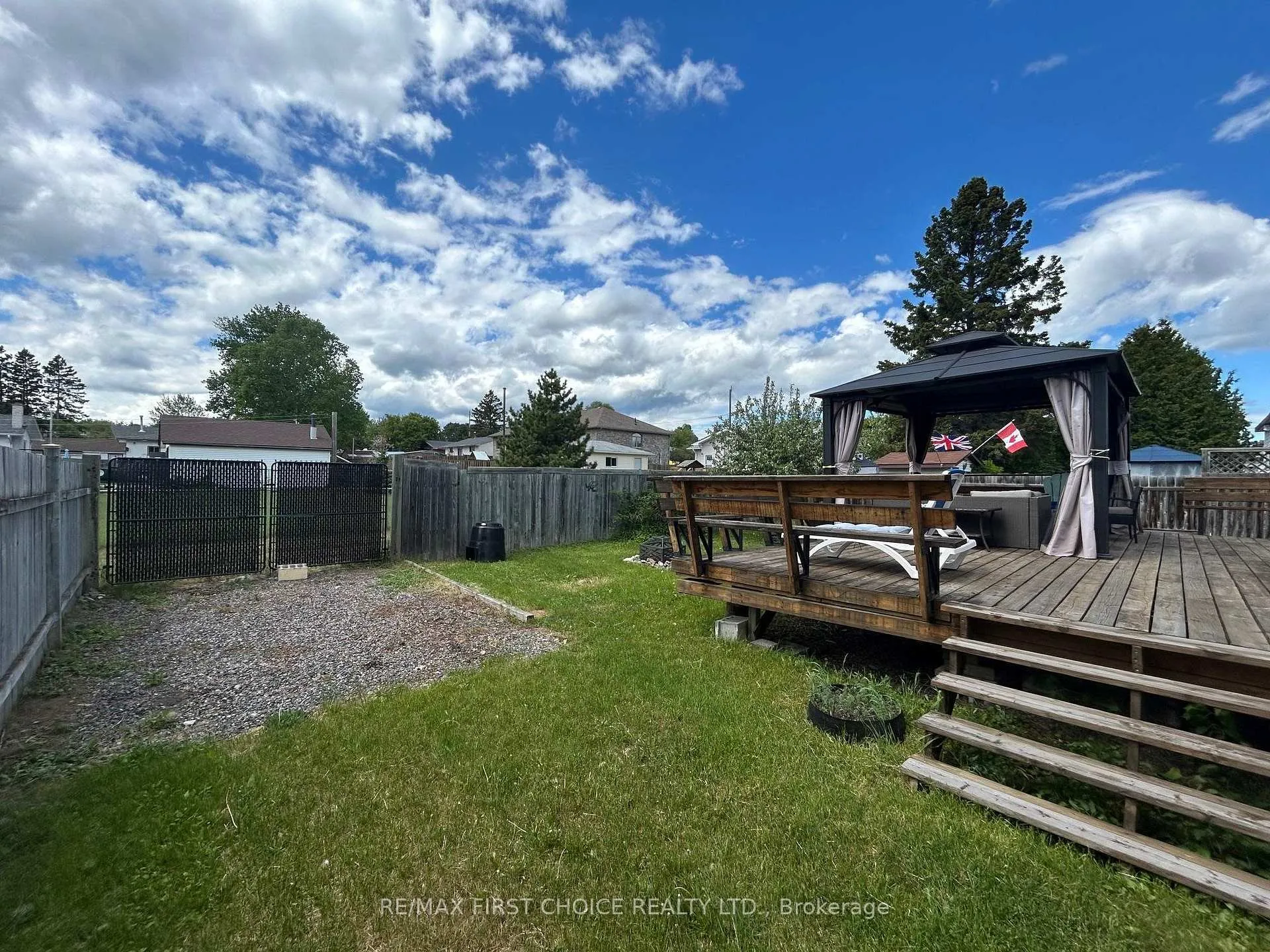 Photo 18 of 523 Hodder Avenue, Thunder Bay, Current River — HOMEH