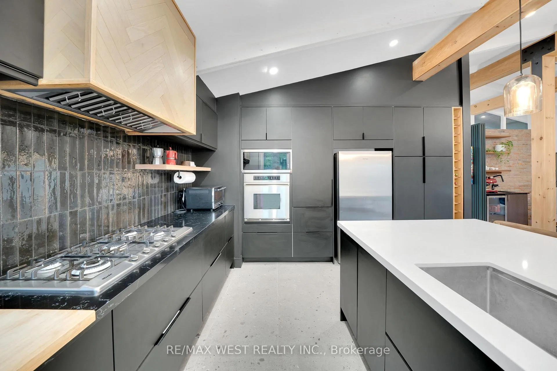 Photo 18 of 94 28th Street N, Wasaga Beach — HOMEH