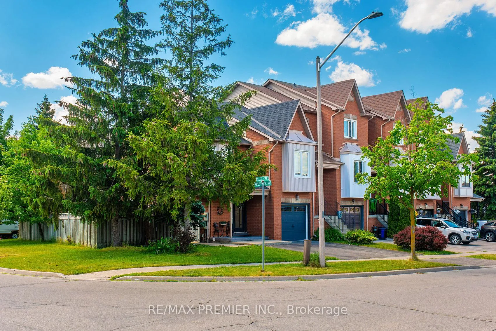 Photo 2 of 2 Prestwick Avenue, Vaughan, Maple — HOMEH