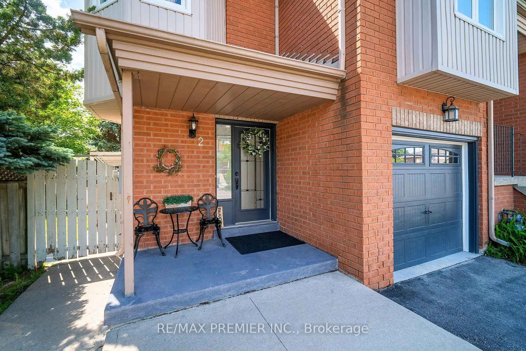 Photo 3 of 2 Prestwick Avenue, Vaughan, Maple — HOMEH