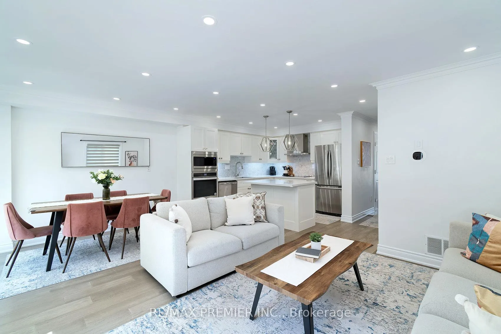 Photo 6 of 2 Prestwick Avenue, Vaughan, Maple — HOMEH