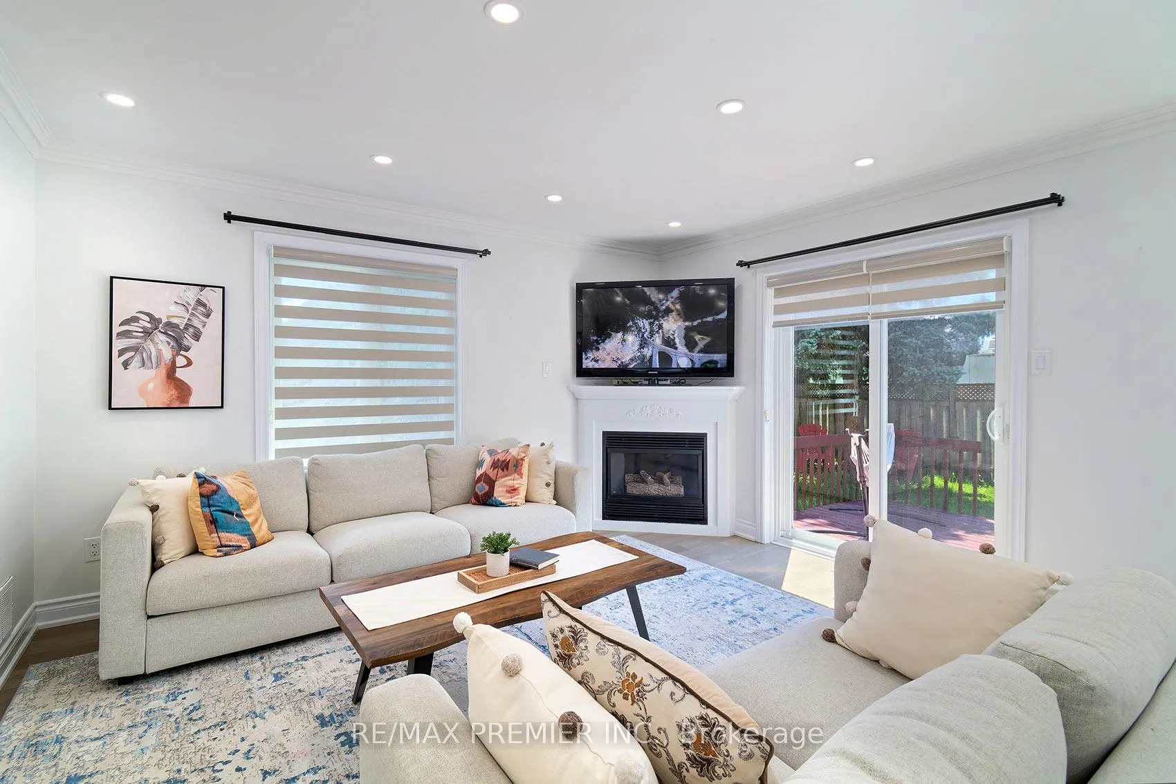 Photo 7 of 2 Prestwick Avenue, Vaughan, Maple — HOMEH
