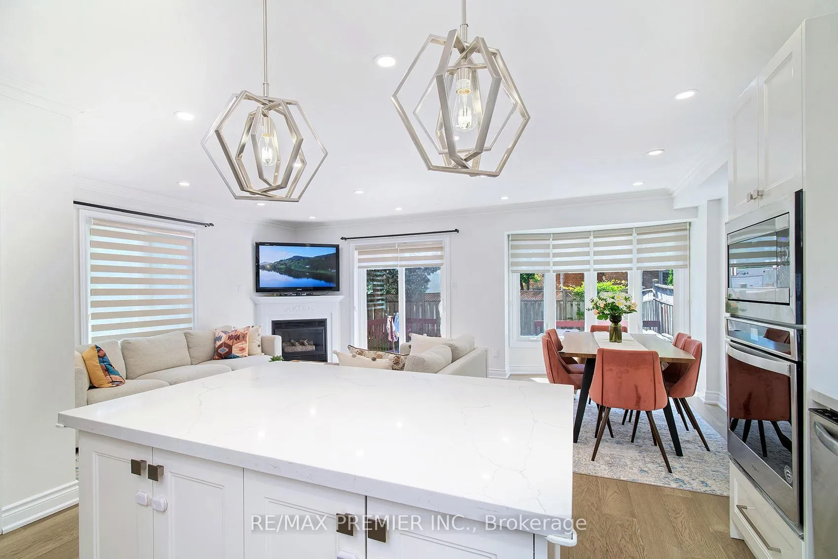Photo 10 of 2 Prestwick Avenue, Vaughan, Maple — HOMEH