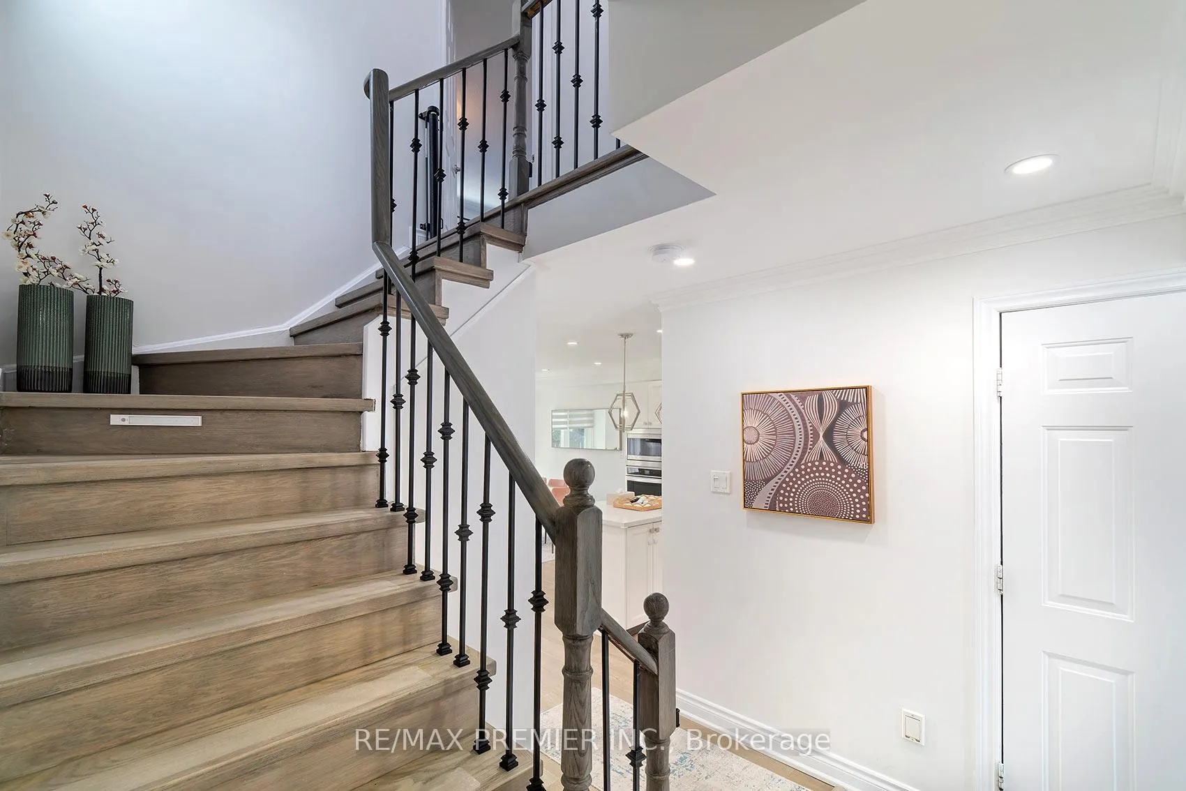 Photo 13 of 2 Prestwick Avenue, Vaughan, Maple — HOMEH