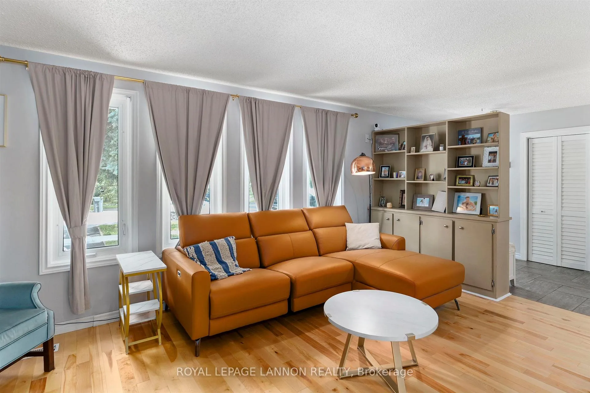 Photo 2 of 425 Chelsea Cres., Thunder Bay, John Street North — HOMEH