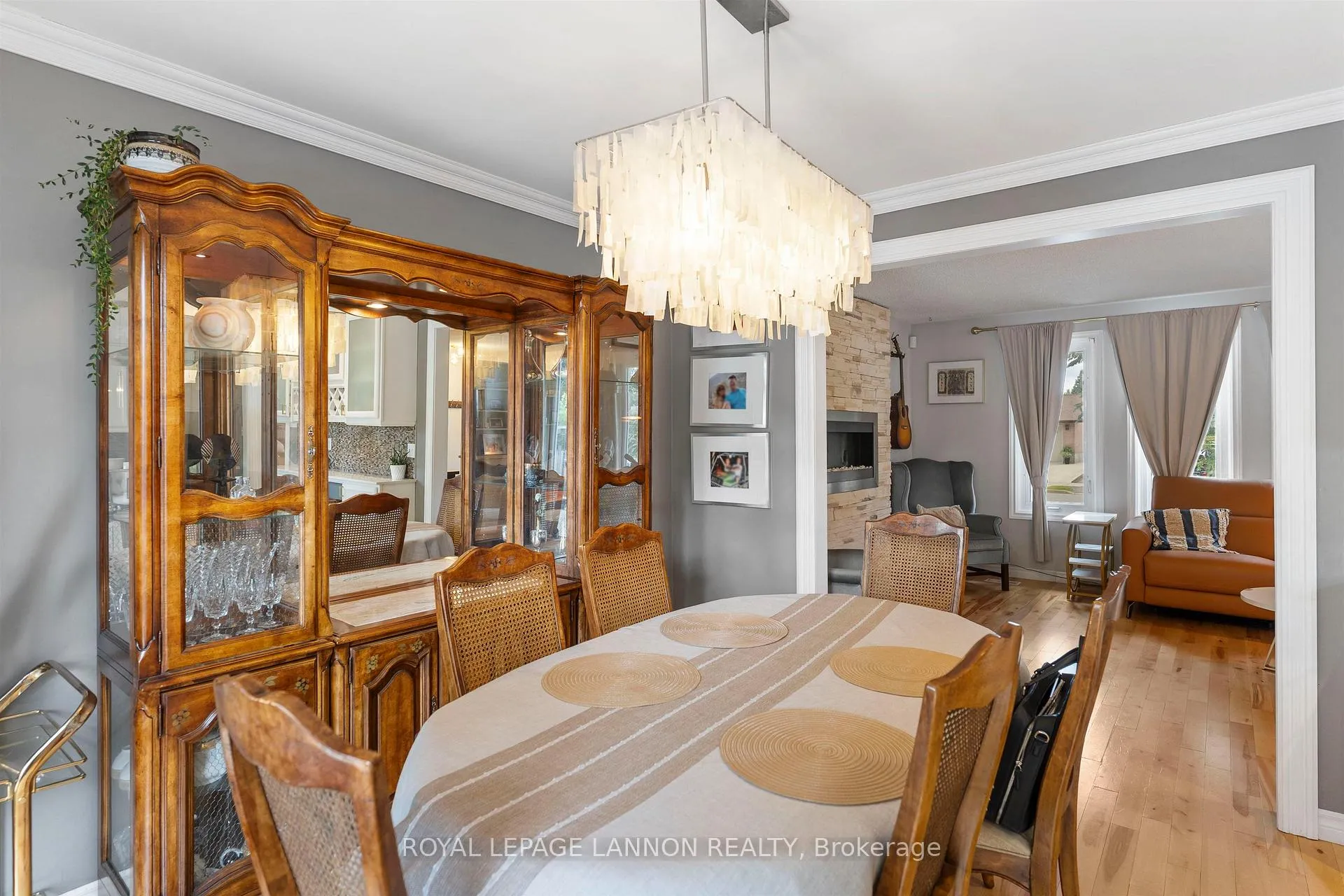 Photo 5 of 425 Chelsea Cres., Thunder Bay, John Street North — HOMEH