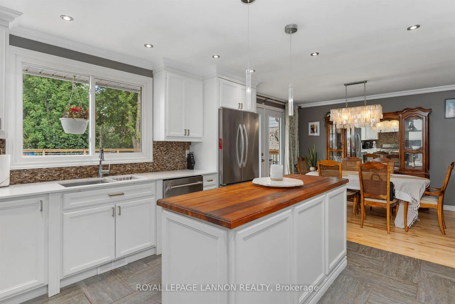 Photo 6 of 425 Chelsea Cres., Thunder Bay, John Street North — HOMEH