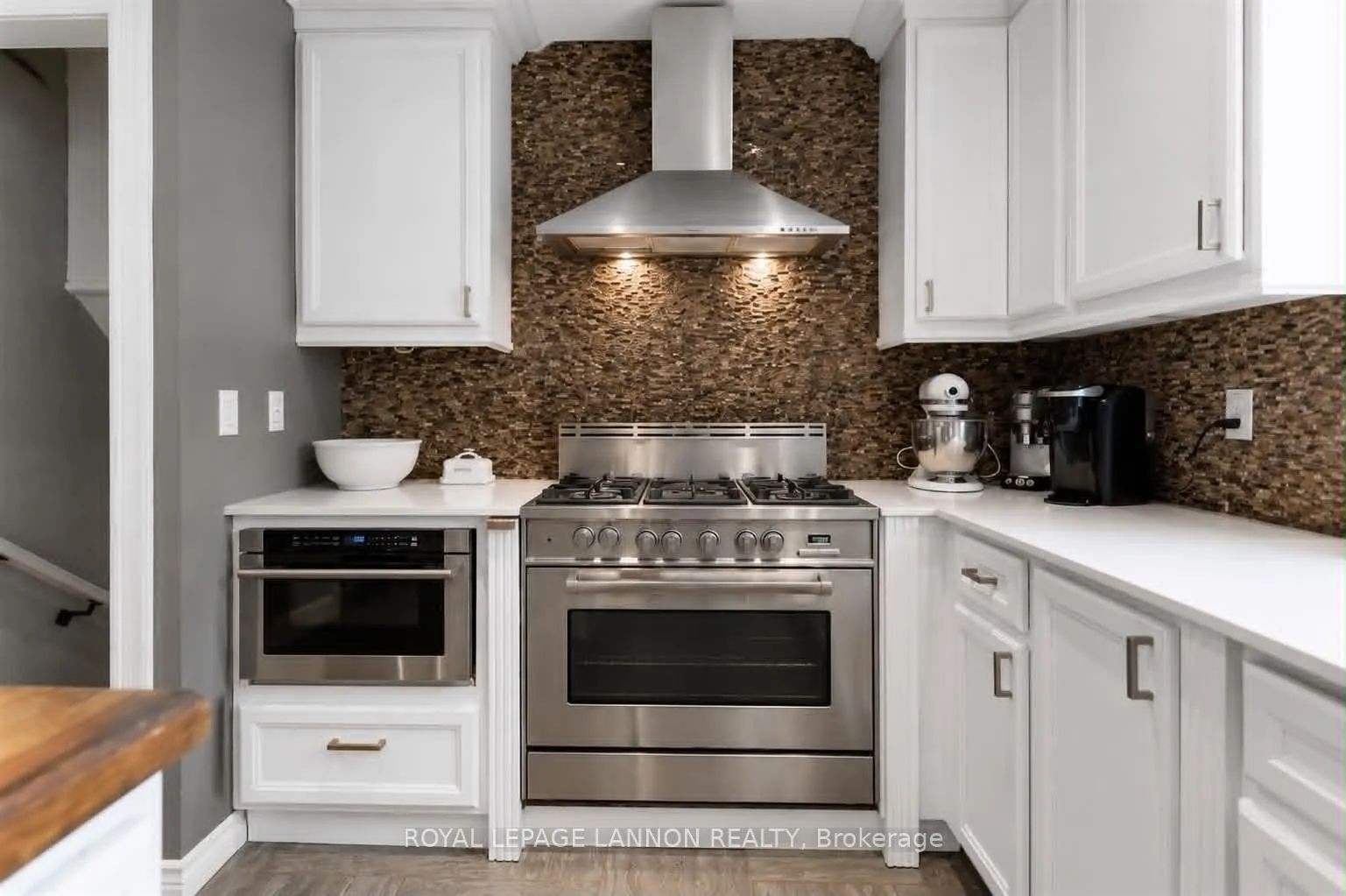 Photo 7 of 425 Chelsea Cres., Thunder Bay, John Street North — HOMEH