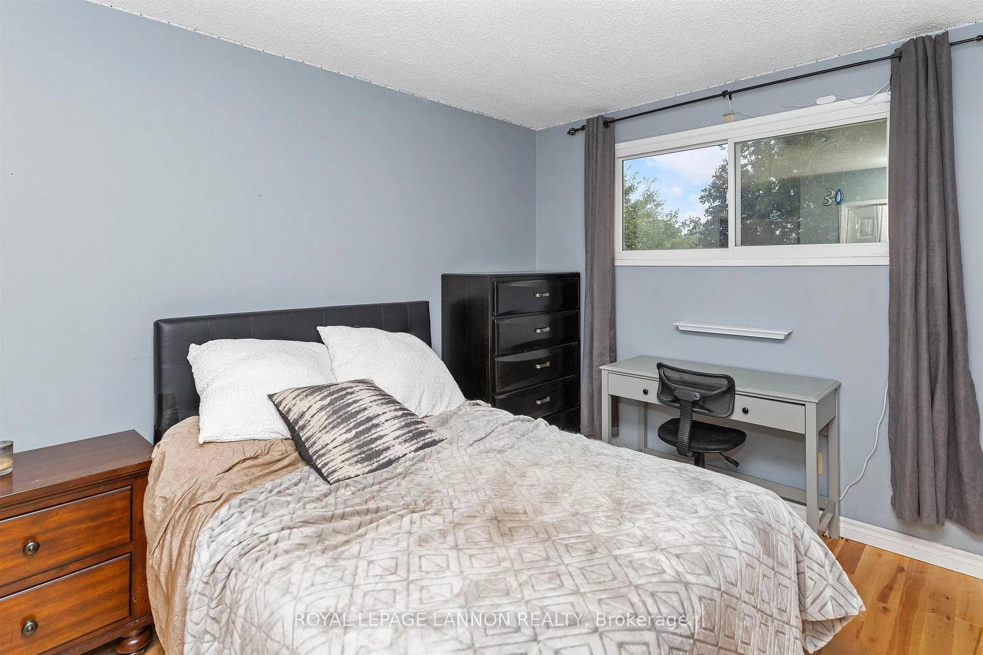 Photo 11 of 425 Chelsea Cres., Thunder Bay, John Street North — HOMEH