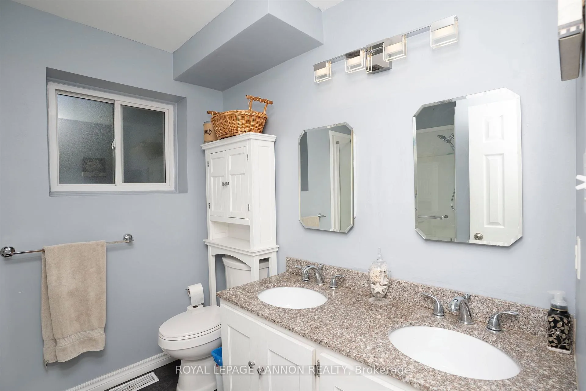 Photo 24 of 425 Chelsea Cres., Thunder Bay, John Street North — HOMEH