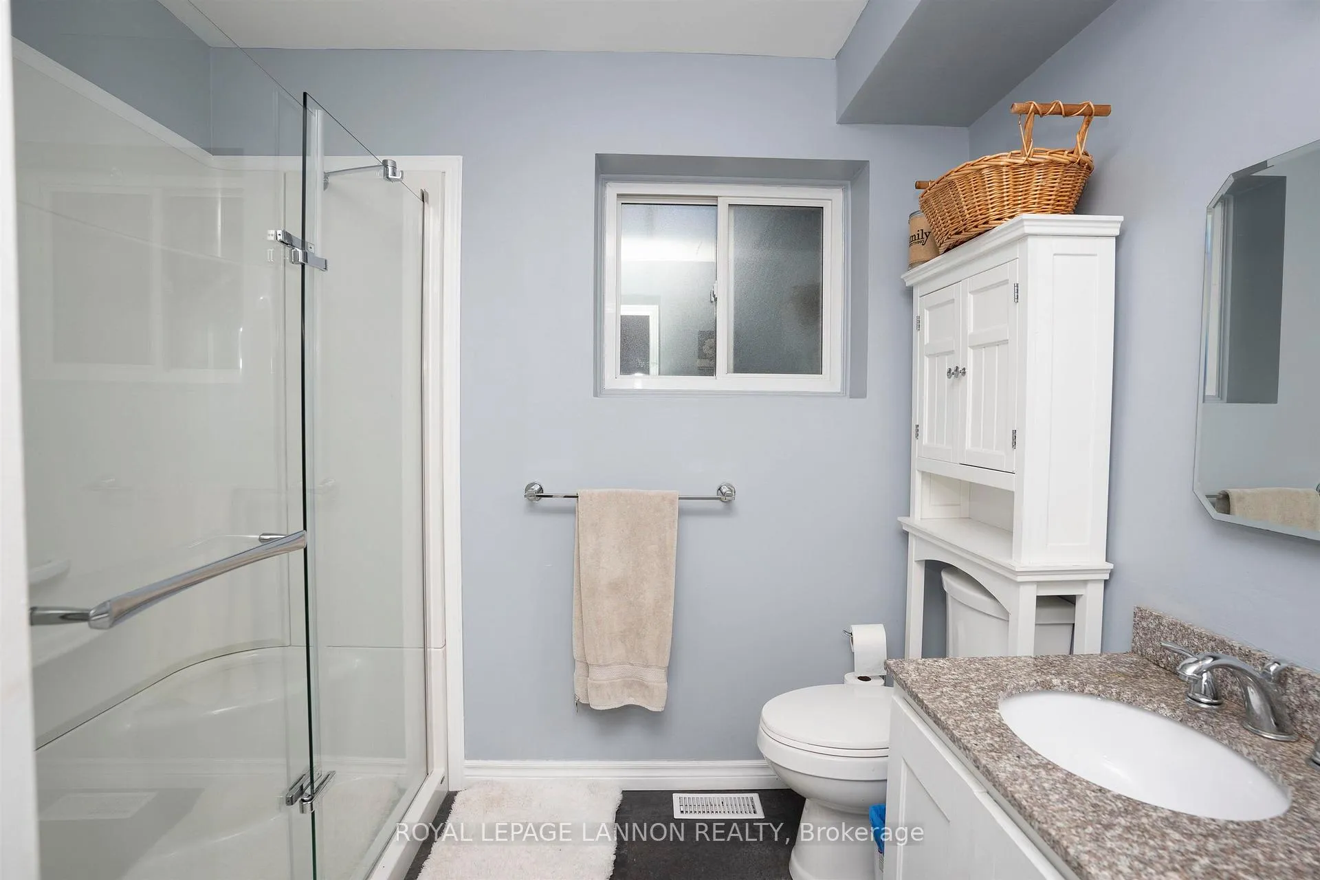 Photo 25 of 425 Chelsea Cres., Thunder Bay, John Street North — HOMEH