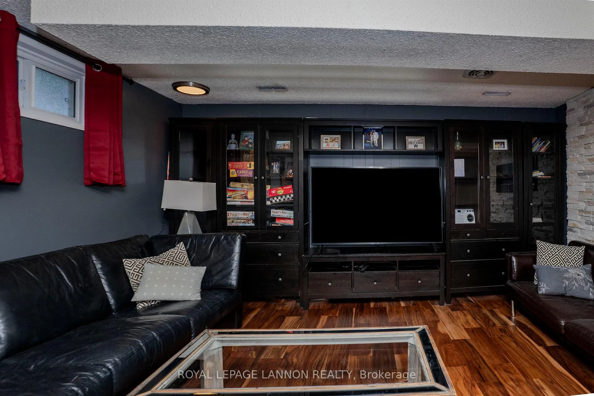 Photo 31 of 425 Chelsea Cres., Thunder Bay, John Street North — HOMEH