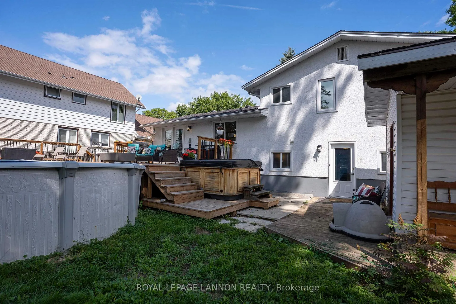 Photo 33 of 425 Chelsea Cres., Thunder Bay, John Street North — HOMEH