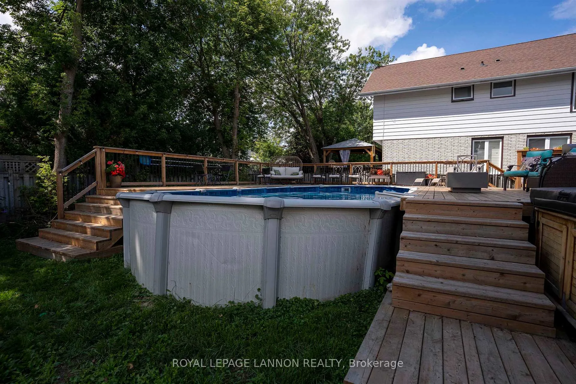 Photo 35 of 425 Chelsea Cres., Thunder Bay, John Street North — HOMEH