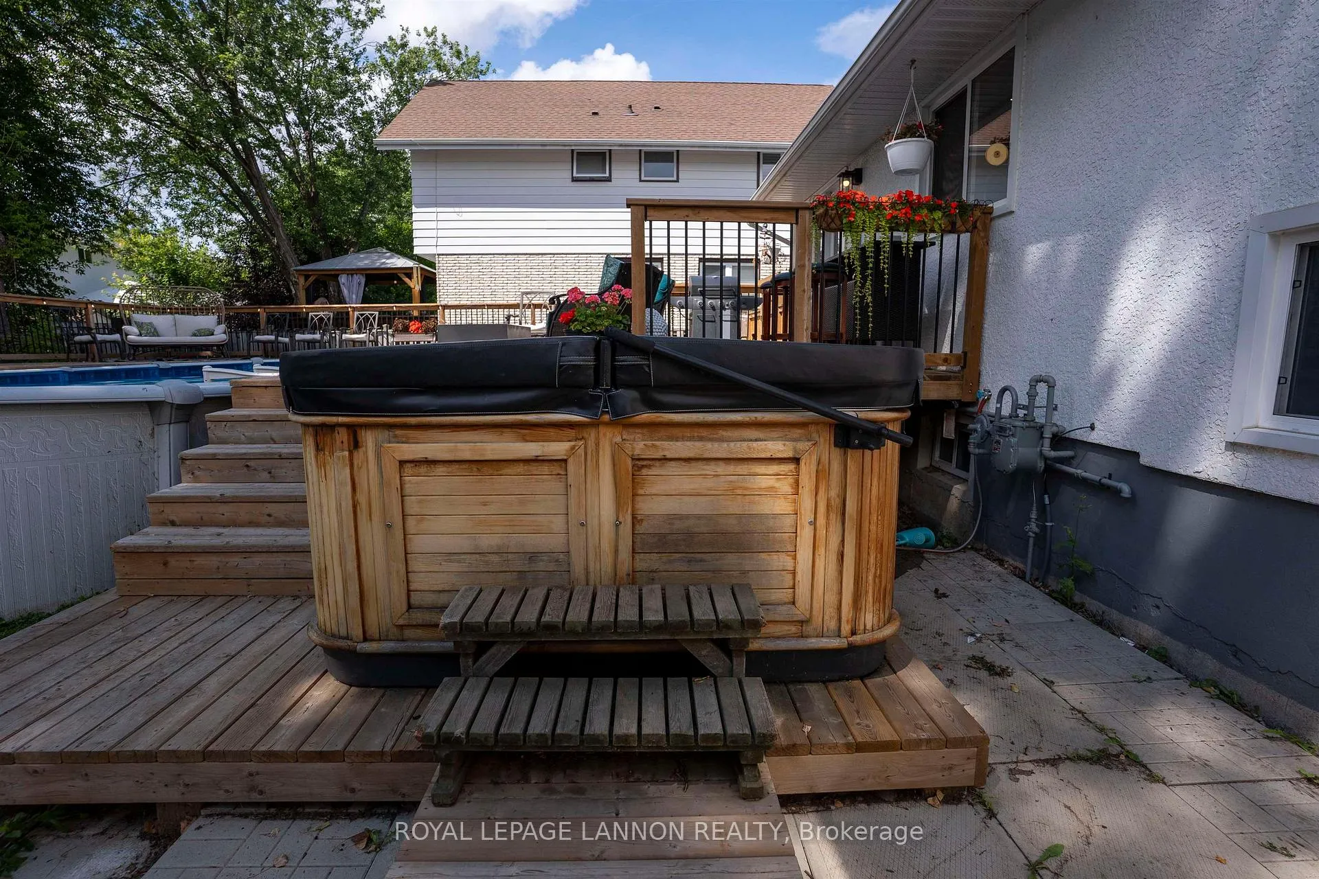 Photo 36 of 425 Chelsea Cres., Thunder Bay, John Street North — HOMEH