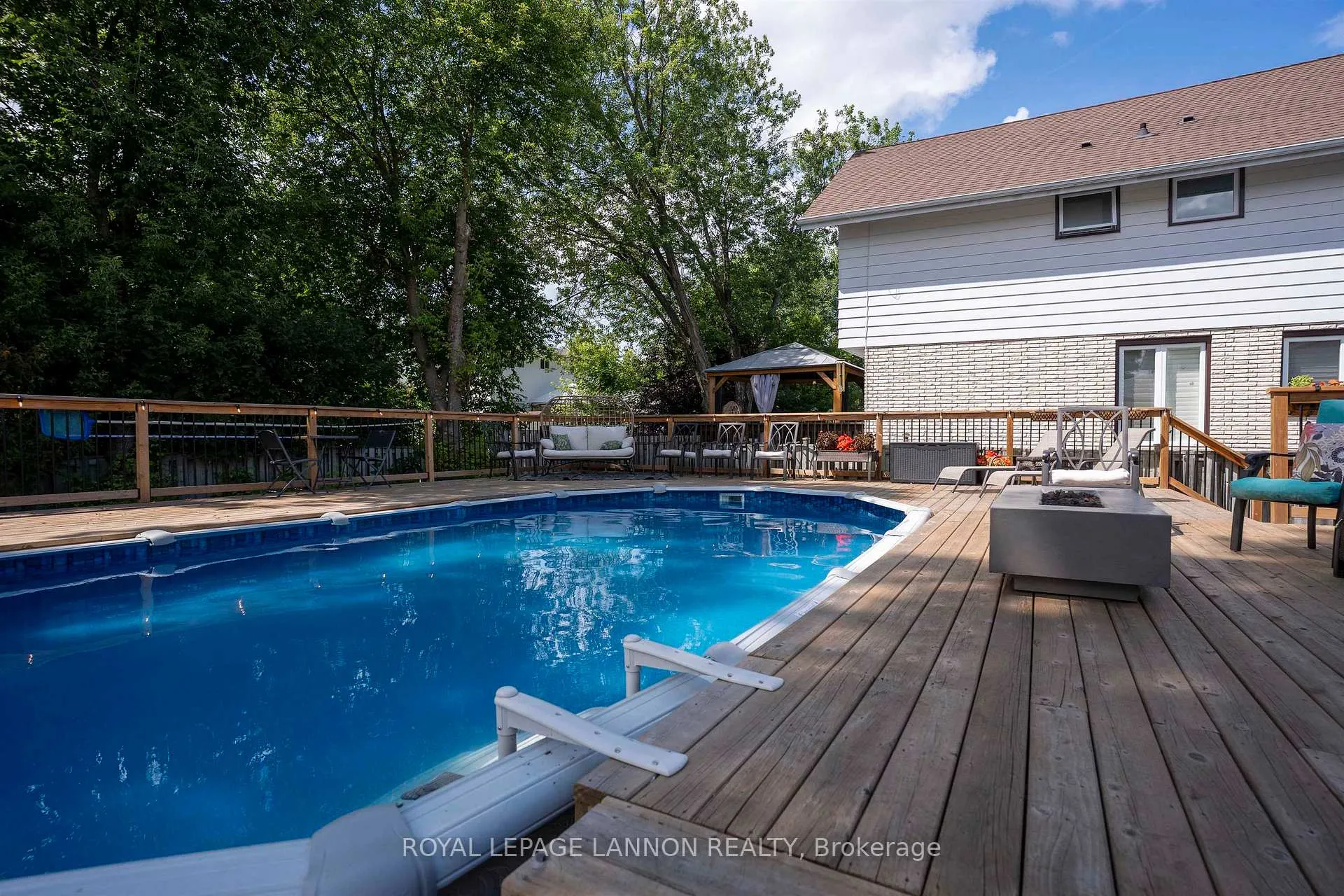 Photo 37 of 425 Chelsea Cres., Thunder Bay, John Street North — HOMEH