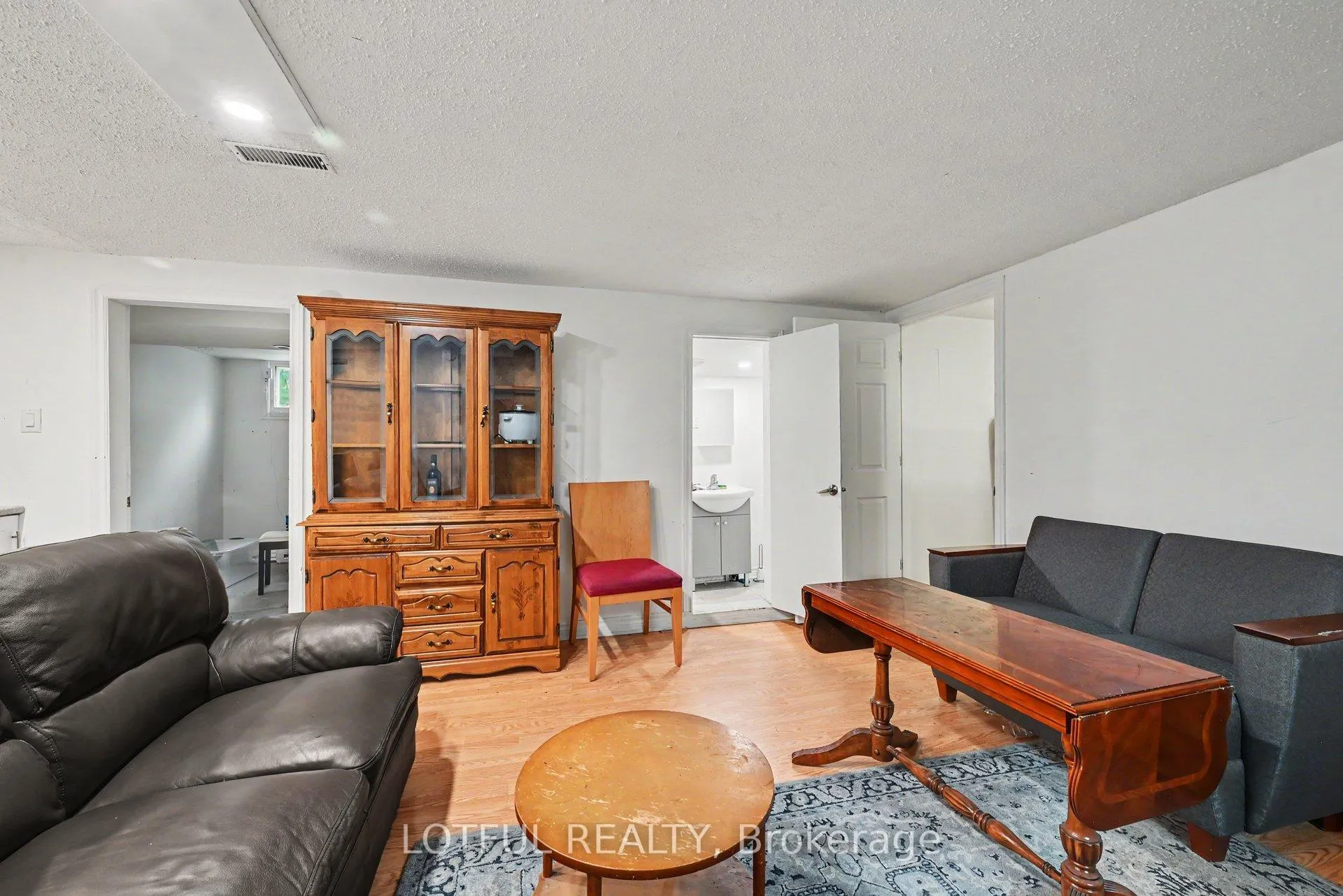 Photo 5 of Unit 3, 2427 Chasseur Avenue, Ottawa, Heron Park — HOMEH