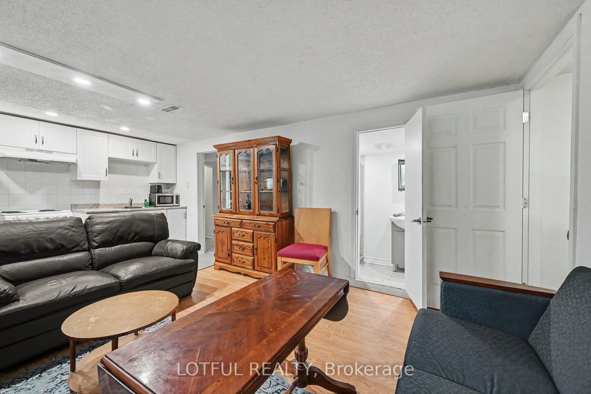 Photo 6 of Unit 3, 2427 Chasseur Avenue, Ottawa, Heron Park — HOMEH