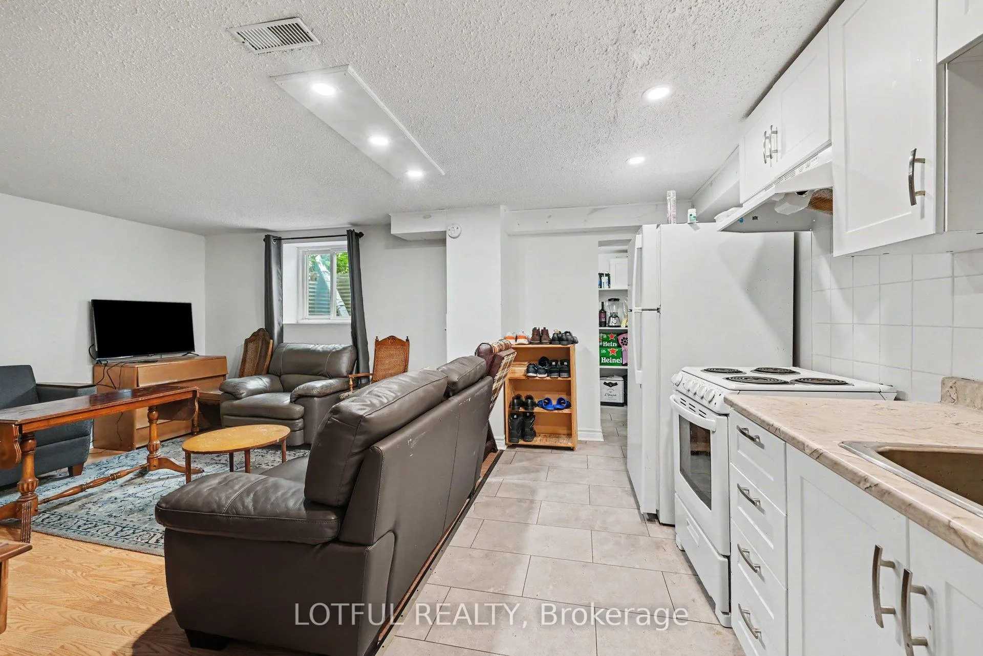Photo 8 of Unit 3, 2427 Chasseur Avenue, Ottawa, Heron Park — HOMEH