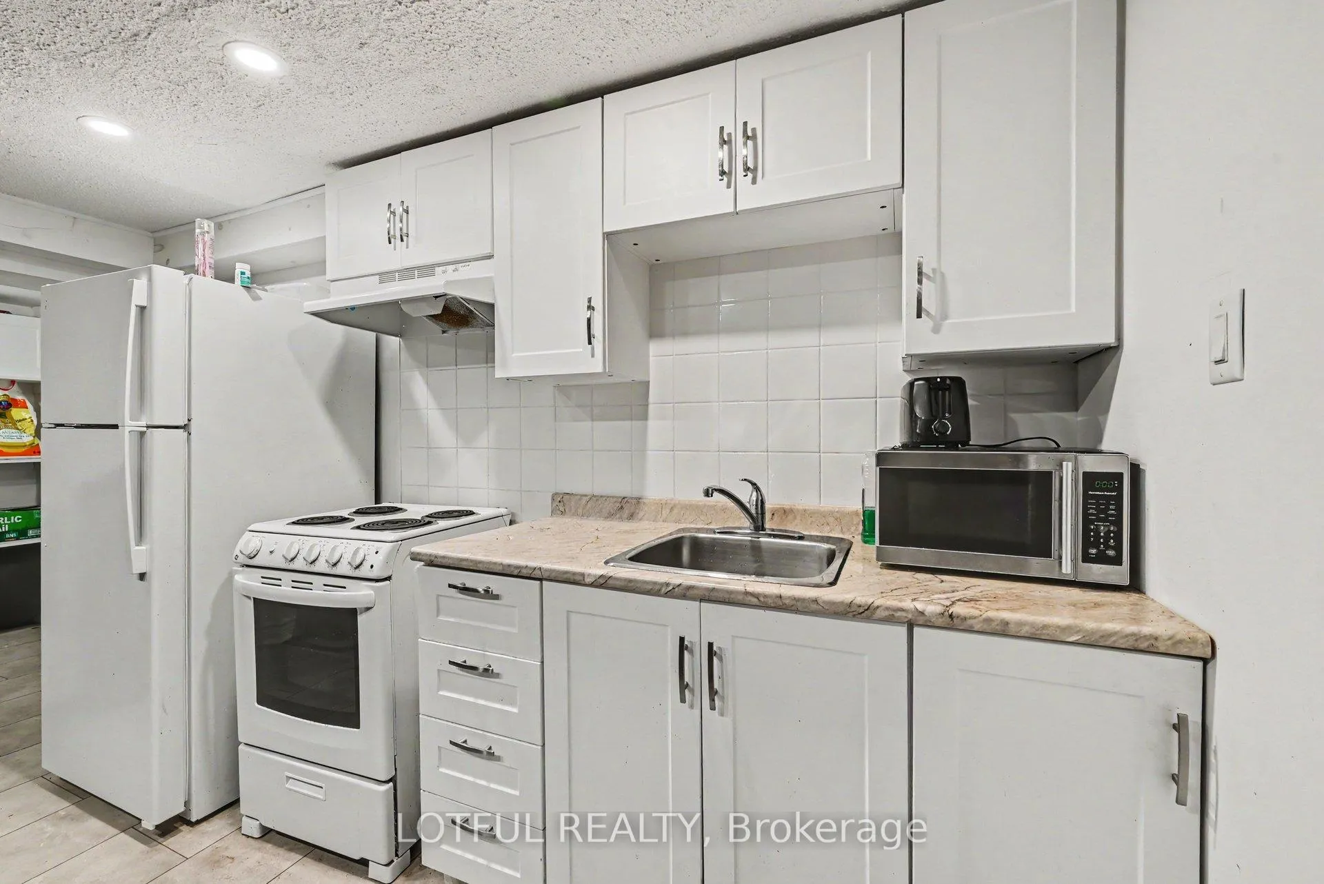 Photo 9 of Unit 3, 2427 Chasseur Avenue, Ottawa, Heron Park — HOMEH