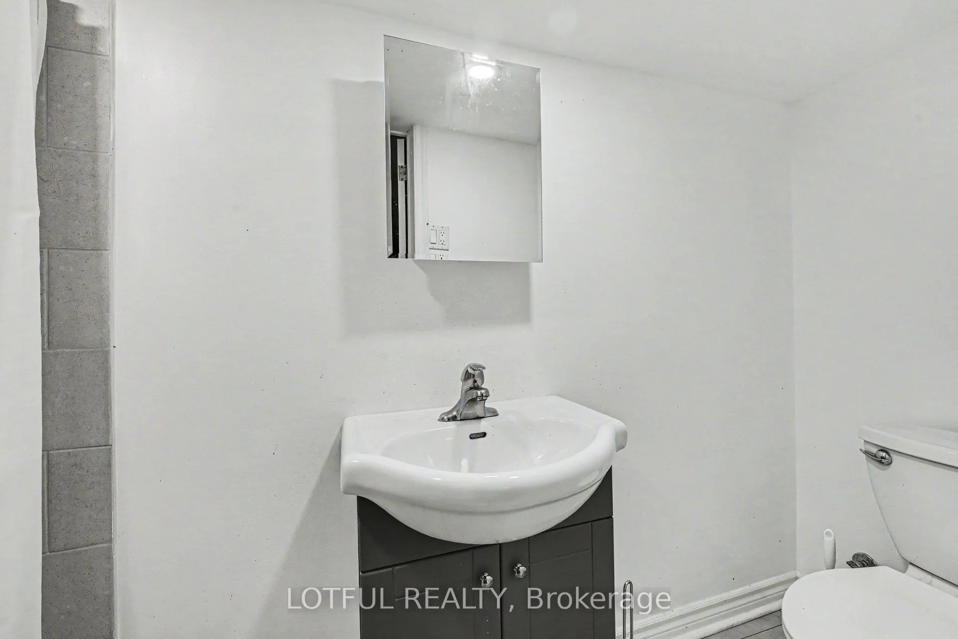 Photo 12 of Unit 3, 2427 Chasseur Avenue, Ottawa, Heron Park — HOMEH