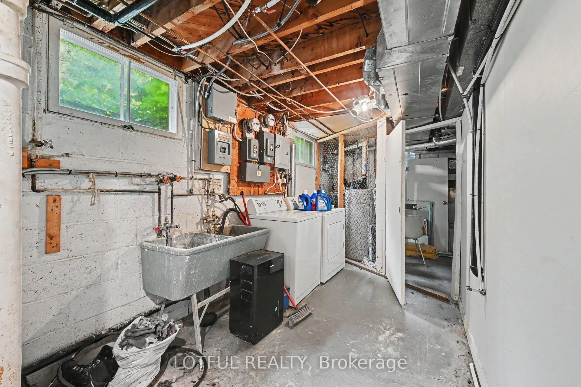 Photo 16 of Unit 3, 2427 Chasseur Avenue, Ottawa, Heron Park — HOMEH