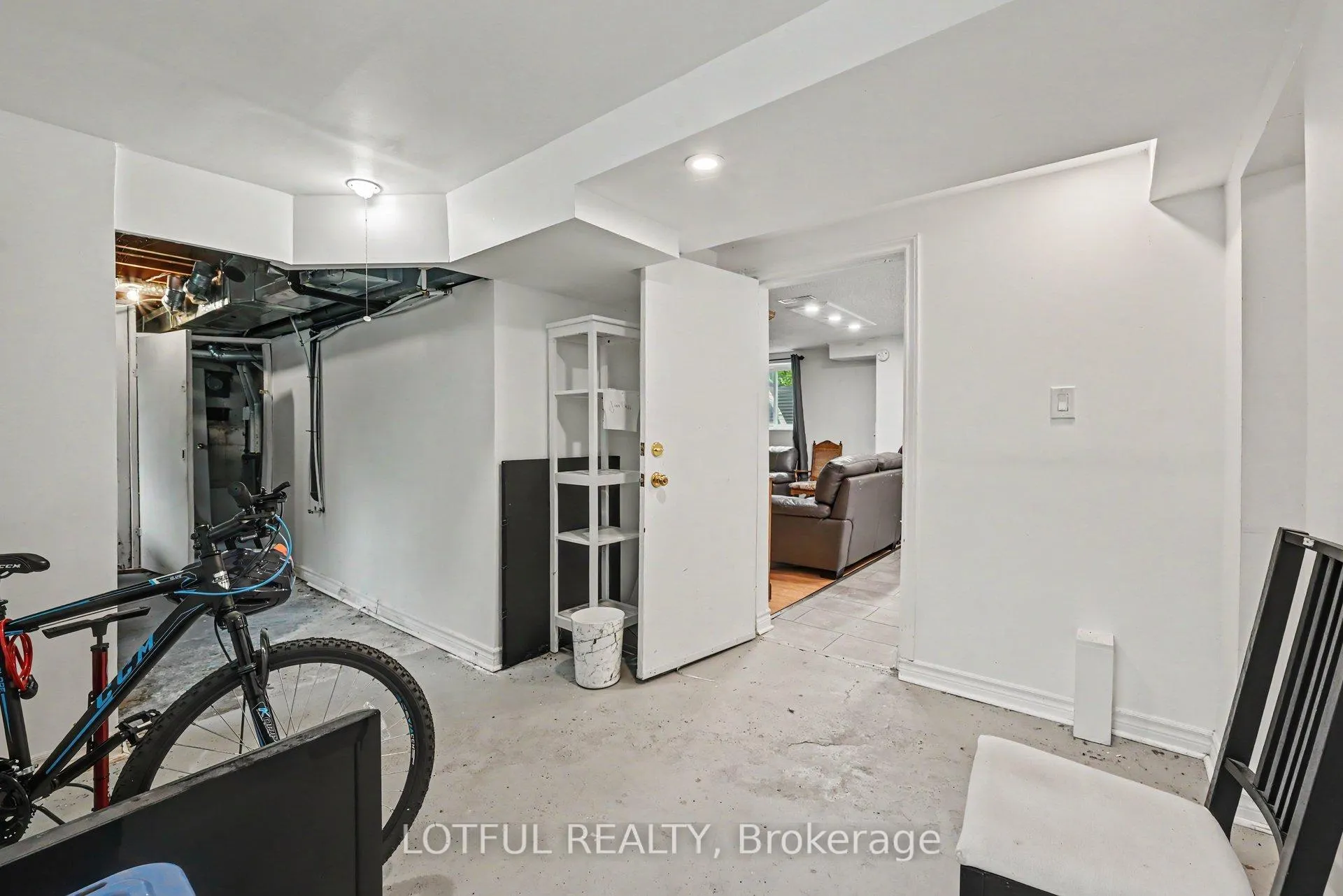 Photo 18 of Unit 3, 2427 Chasseur Avenue, Ottawa, Heron Park — HOMEH