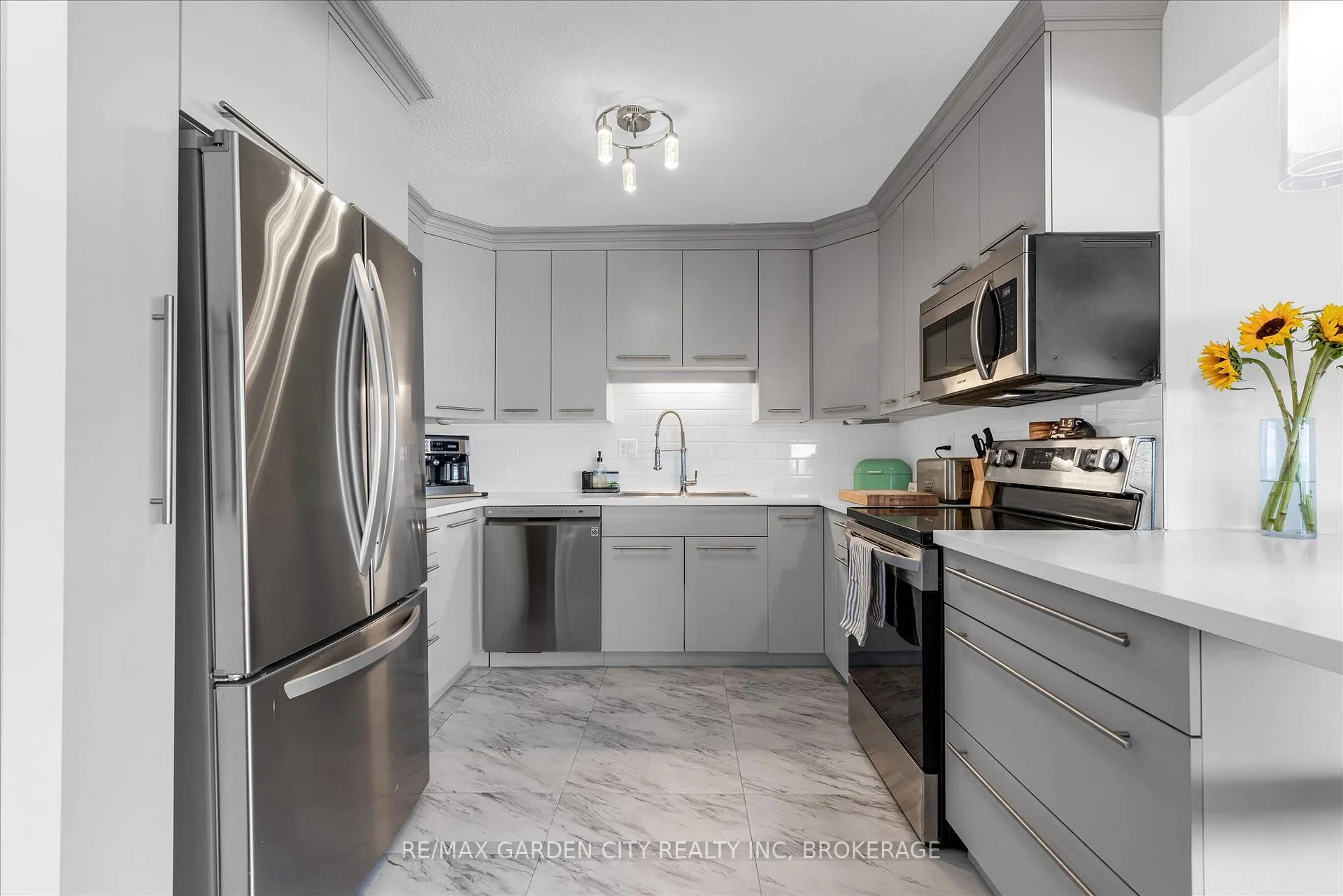 Photo 10 of Unit 1111, 7 Gale Crescent, St. Catharines, E. Chester — HOMEH