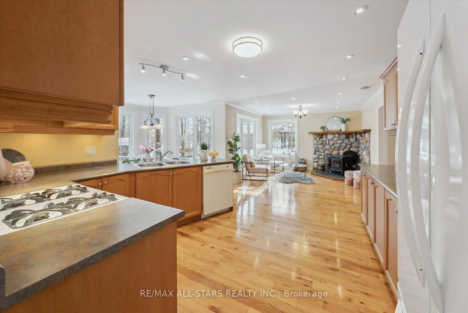 Photo 13 of 29 Robert Boulevard, Springwater, Hillsdale — HOMEH