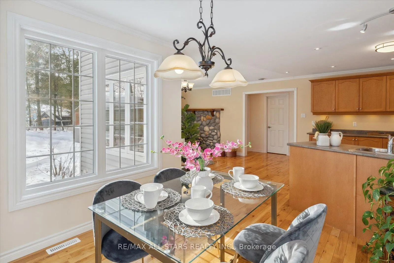 Photo 18 of 29 Robert Boulevard, Springwater, Hillsdale — HOMEH