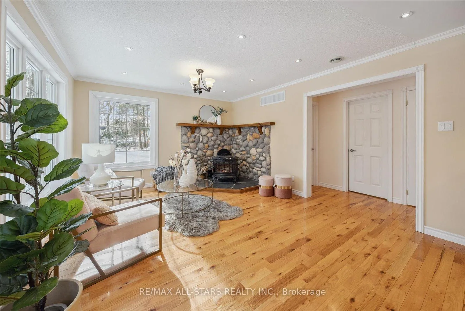 Photo 21 of 29 Robert Boulevard, Springwater, Hillsdale — HOMEH