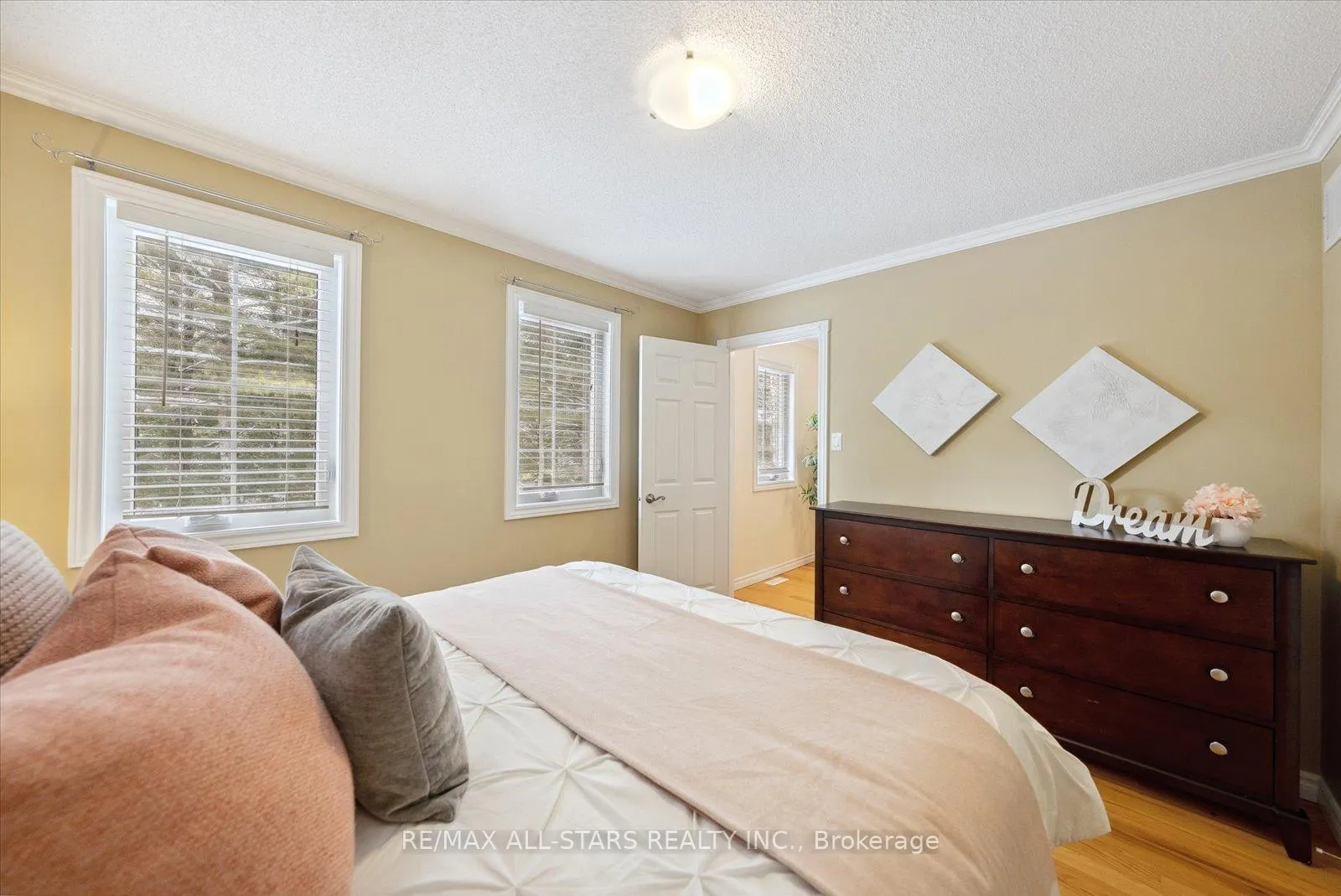 Photo 31 of 29 Robert Boulevard, Springwater, Hillsdale — HOMEH