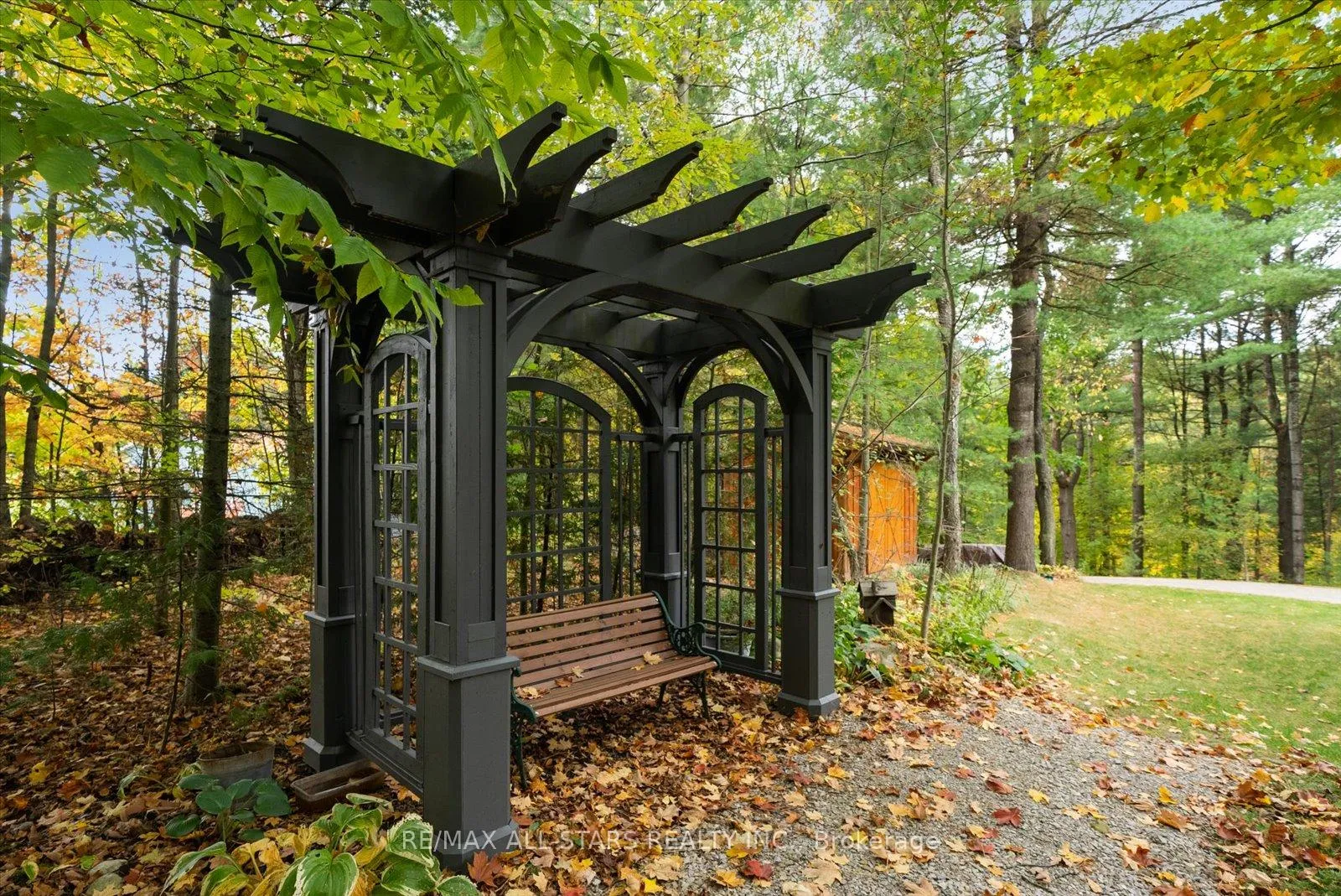 Photo 38 of 29 Robert Boulevard, Springwater, Hillsdale — HOMEH