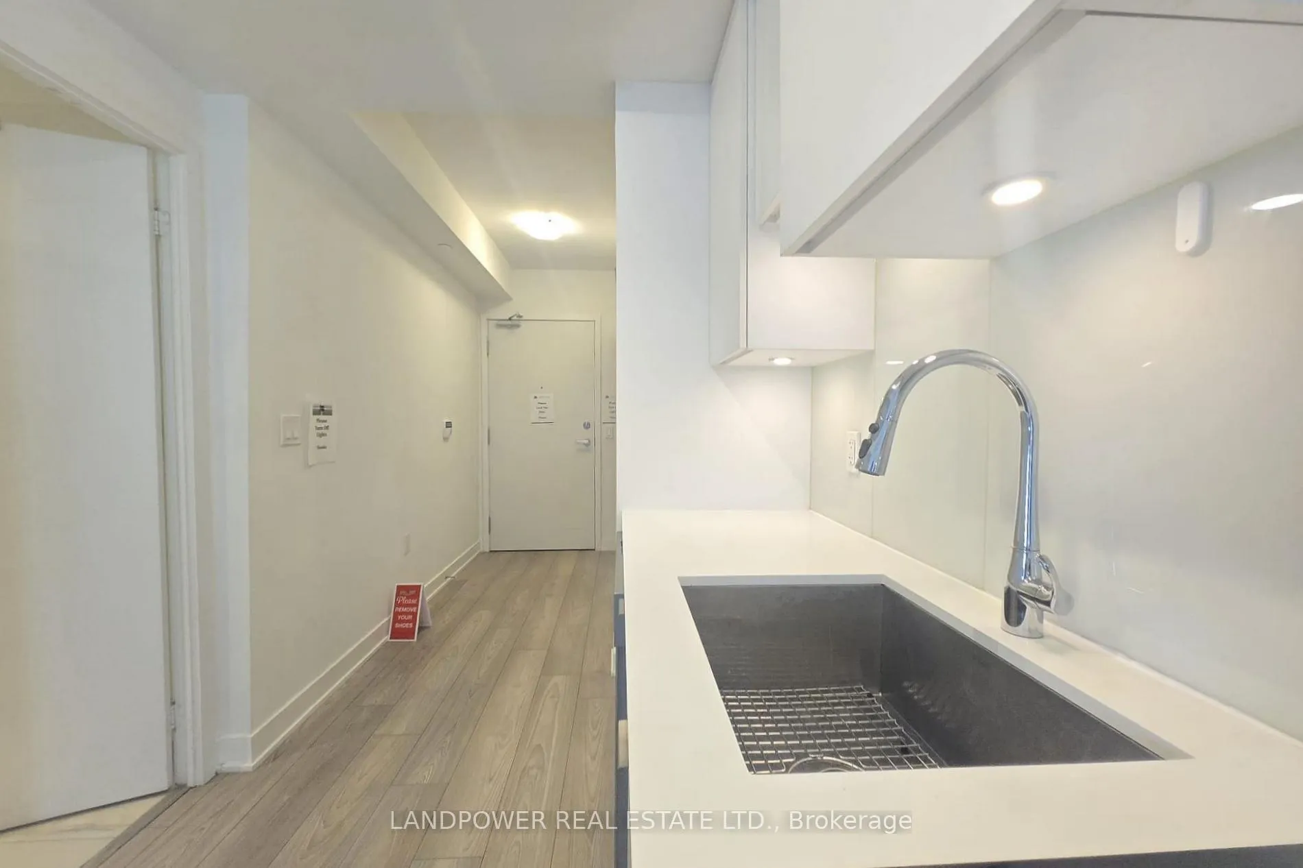 Photo 3 of Unit 2508, 99 Broadway Avenue, Toronto, Mount Pleasant West — HOMEH