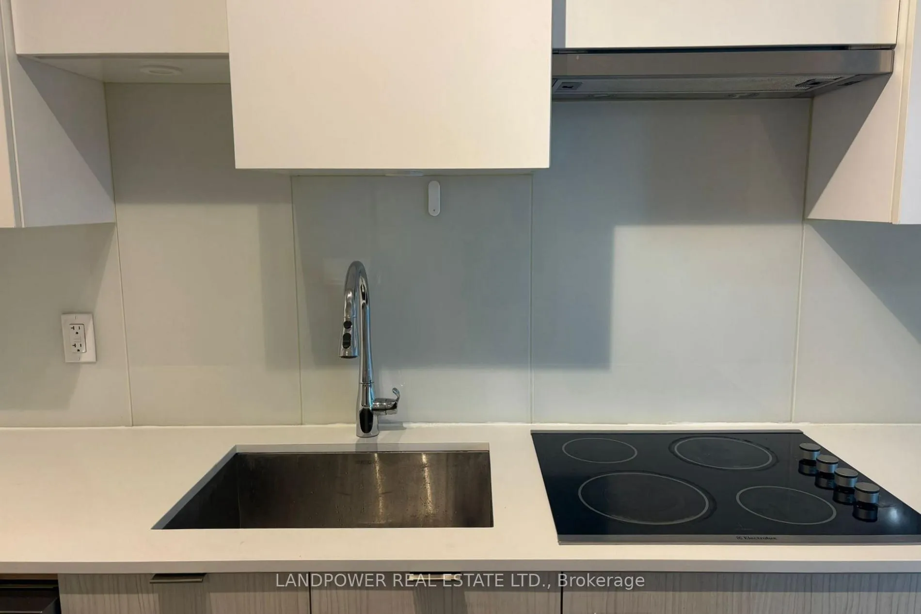 Photo 4 of Unit 2508, 99 Broadway Avenue, Toronto, Mount Pleasant West — HOMEH