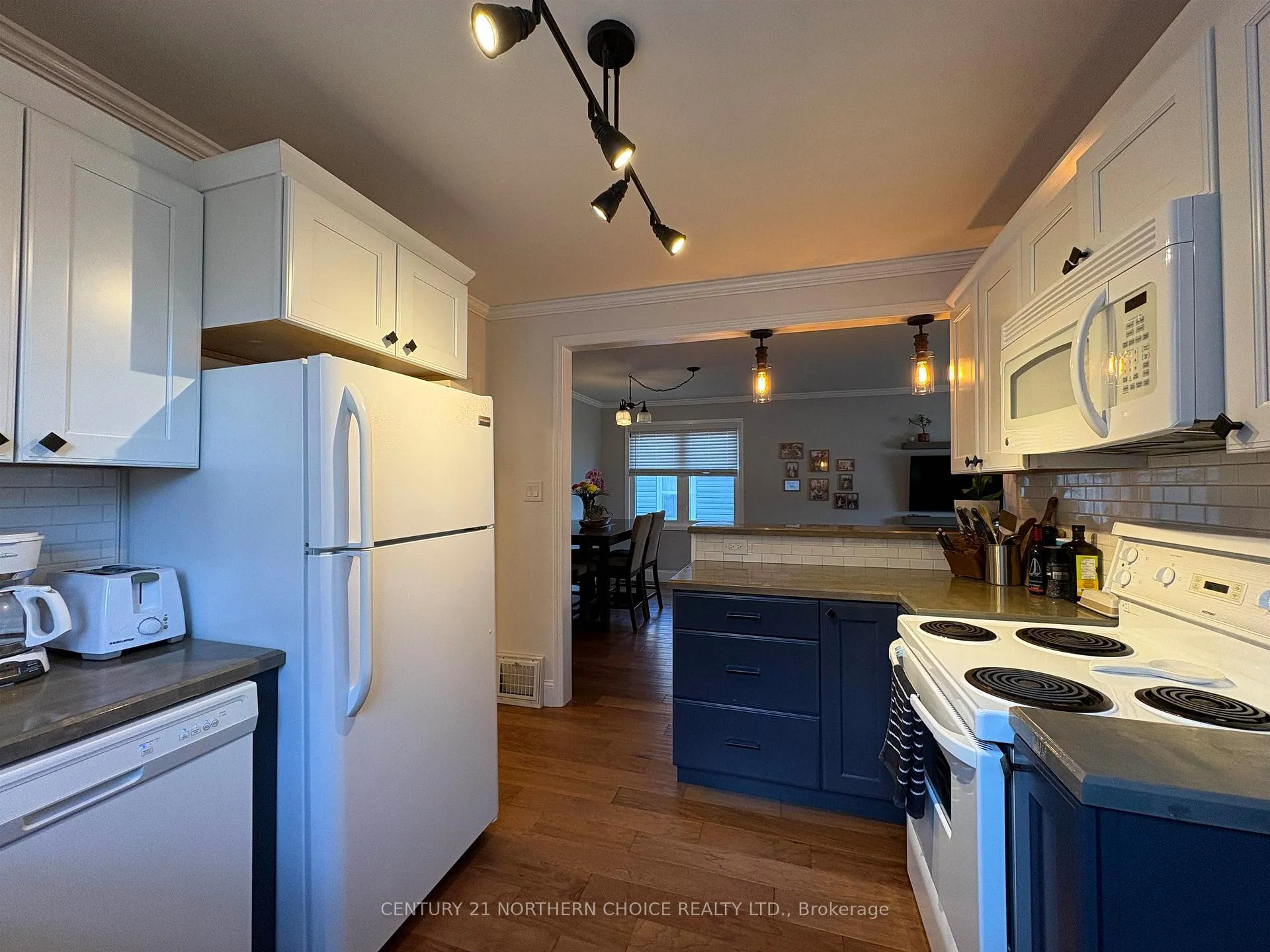 Photo 3 of 408 Third Street E, Fort Frances — HOMEH