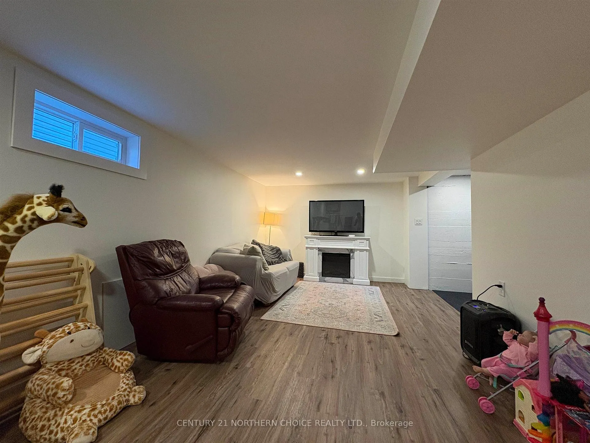 Photo 21 of 408 Third Street E, Fort Frances — HOMEH