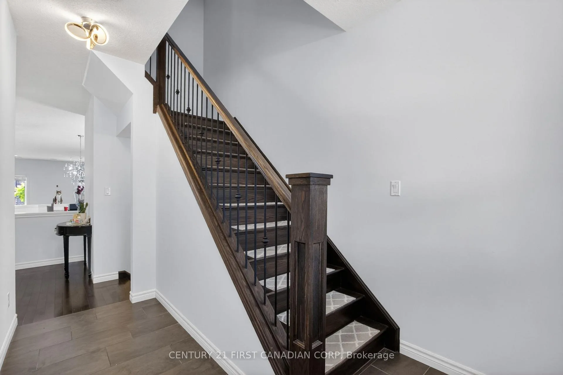 Photo 5 of 697 Killarney Road, London, North D — HOMEH