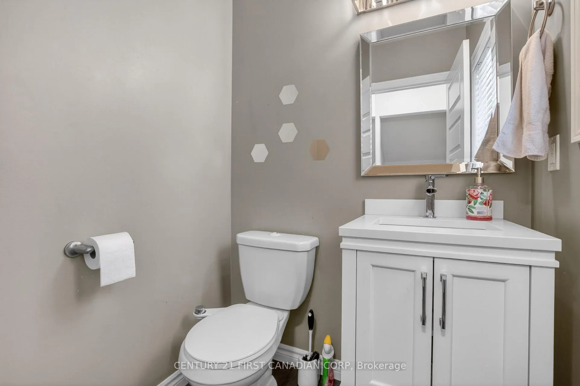 Photo 33 of 697 Killarney Road, London, North D — HOMEH