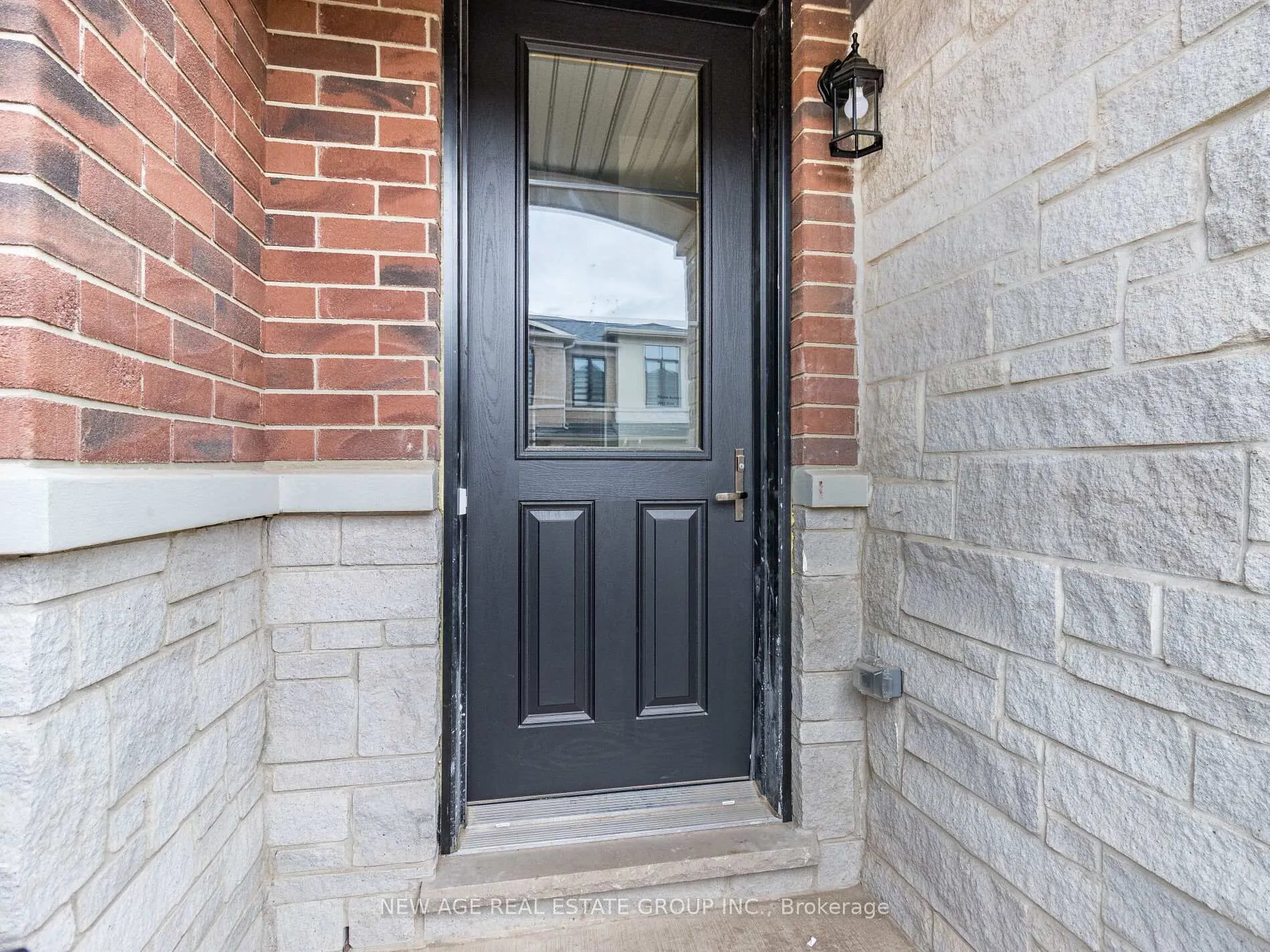 Photo 3 of 1419 Oakmont Common, Burlington, Tyandaga — HOMEH