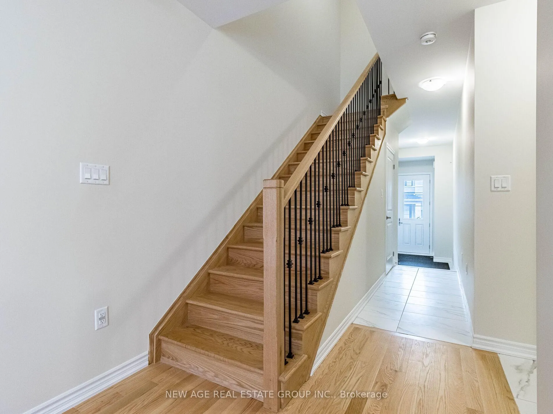Photo 10 of 1419 Oakmont Common, Burlington, Tyandaga — HOMEH