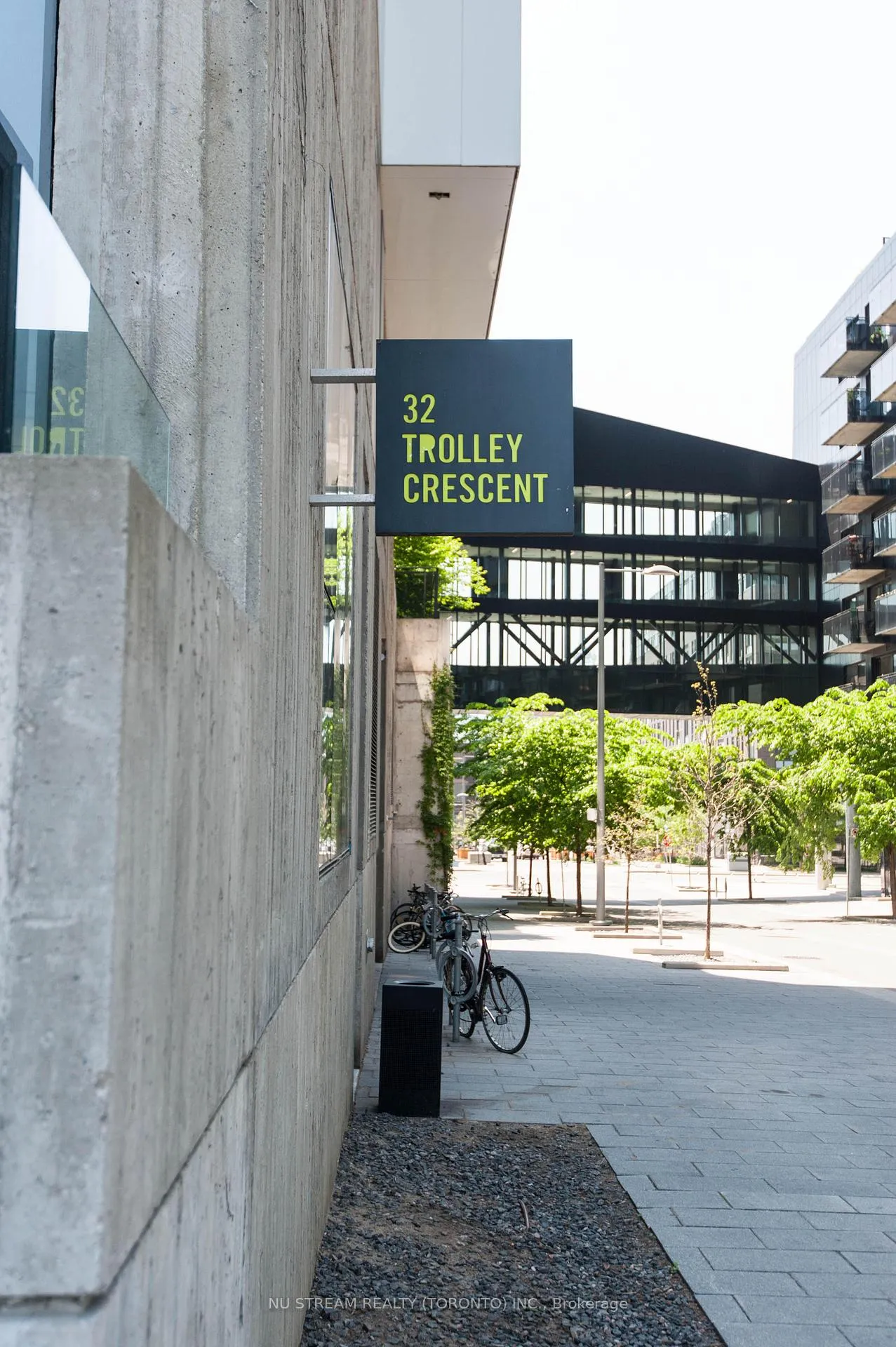 Photo 3 of Unit 511, 32 Trolley Crescent, Toronto, Moss Park — HOMEH