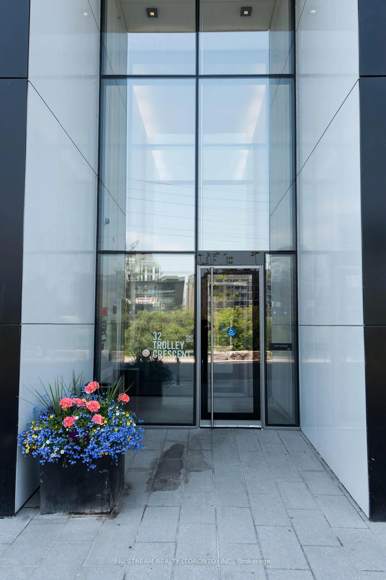 Photo 4 of Unit 511, 32 Trolley Crescent, Toronto, Moss Park — HOMEH