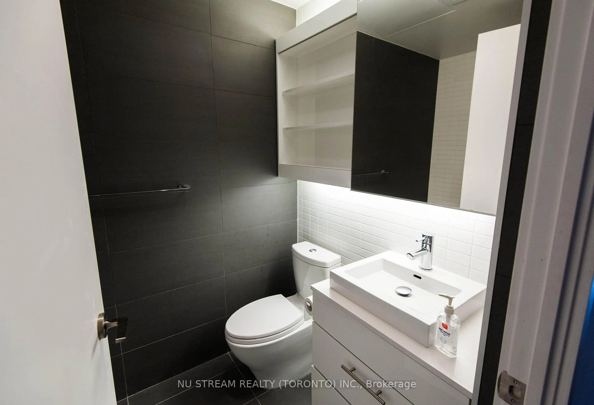 Photo 8 of Unit 511, 32 Trolley Crescent, Toronto, Moss Park — HOMEH